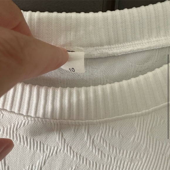 Lululemon Rest Less Textured Floral White Long Sleeve Shirt 10 Crew Neck Top Tee - Picture 3 of 5